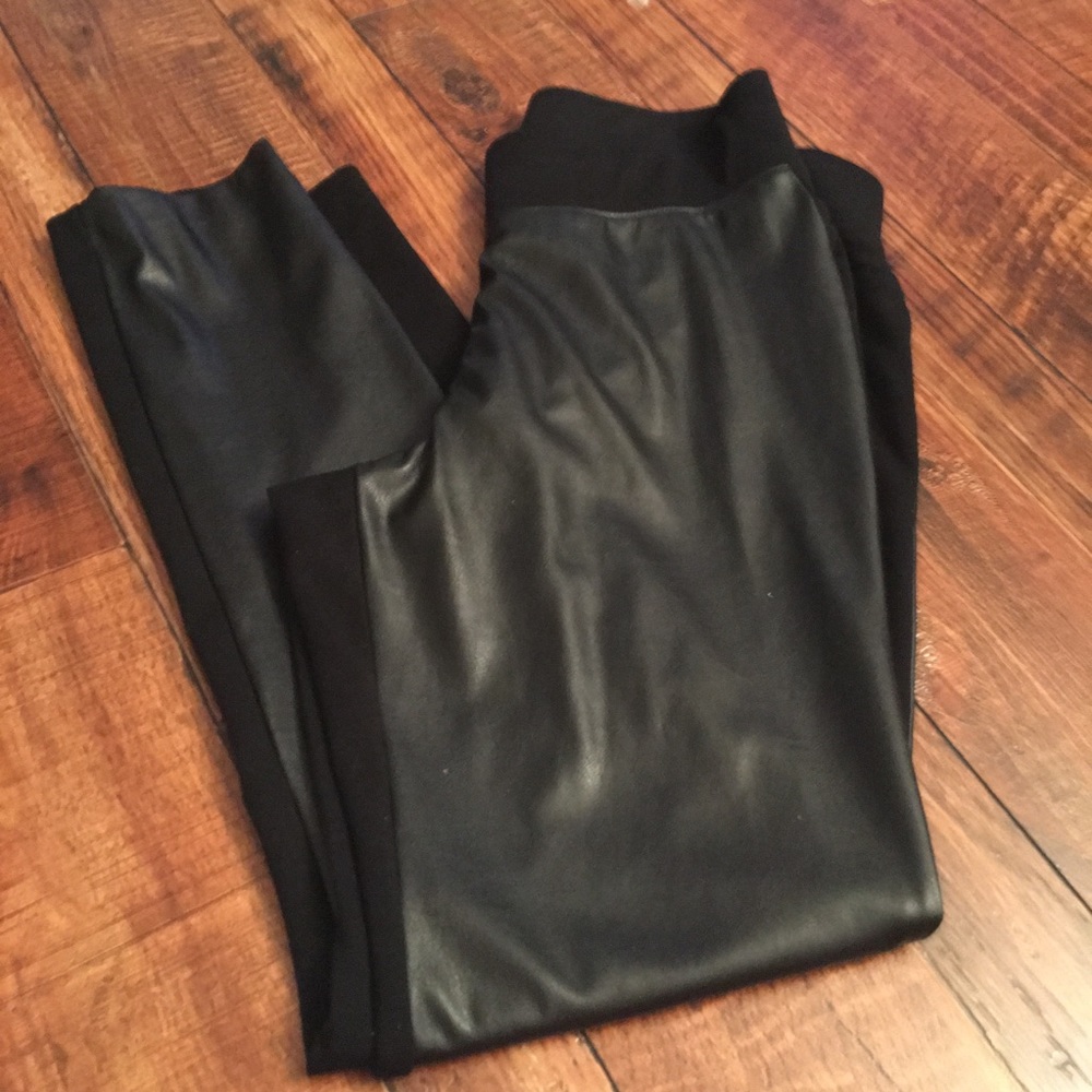 Apt 9 modern fit faux leather pants size M